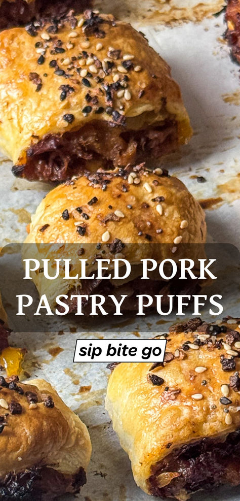 Pulled Pork Appetizer on Puff Pastry Sheets Pork Puff Pastry, Quesadilla Vegan, Chicken Appetizers Easy, Football Friday, Puff Pastries, Chicken Appetizers, Appetizers For A Crowd, Appetizers Easy Finger Food, Easy Appetizers