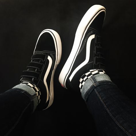 Velcro old skool vans Vans Velcro Shoes Outfits, Outfits With Velcro Vans, Vans Old Skool Velcro Outfit, Black Velcro Vans Outfit, Womens Velcro Vans, Vans With Velcro Straps, Vans Velcro Shoes, Velcro Vans, Black Velcro Vans