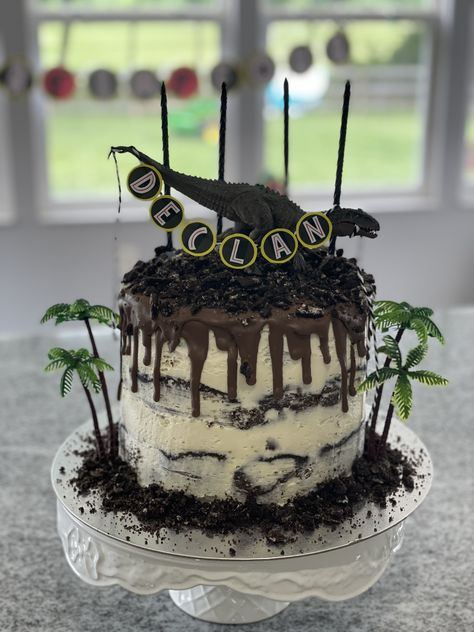 Oreo Dinosaur Cake, Jurassic Park Cake Diy, Jurassic World Lego Party, Chocolate Cake Oreo, Park Birthday Party Ideas, Jurassic Park Cake, Jurassic World Cake, Jurassic World Birthday, Jurassic World Party