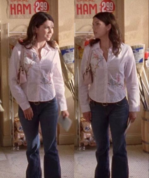 Lorelai Gilmore Shirts, Lorelai Gilmore Jeans, Lorelai Gilmore Work Outfits, Lorlie Gilmore Outfits, Lorelai Gilmore Outfits Season 1, Lorelai Gilmore Outfits Fashion, Lorelei Outfits, Layered Tops Outfits, Lorili Gilmore Outfits