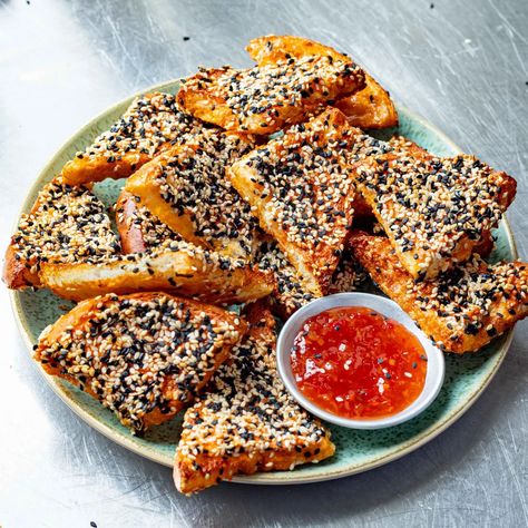 Mob — Air Fryer Prawn & Sesame Toast Sesame Toast, Prawn Toast Recipe, Prawn Toast, Food Processor Uses, Fakeaway Recipes, Quick Meal Prep, Sweet Chilli Sauce, Air Fryer Healthy, Sweet Chilli