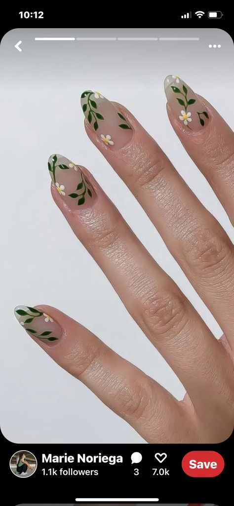 Vine Nails, Leaf Nails, Pretty Leaf, Flowering Vines, Floral Nails, Nails Done, Us Nails, Flower Nails, Nail Polish Colors