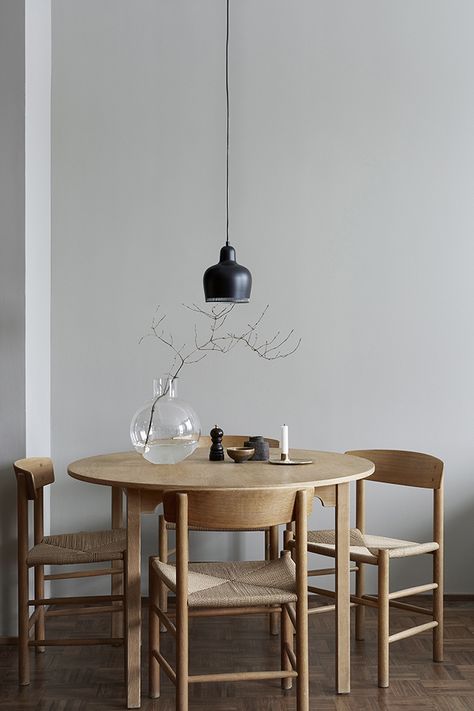 TDC: A Photographer's Home for Sale Reka Bentuk Dalaman, Hiasan Dalaman Rumah, Scandinavian Dining Room, Interior Design Minimalist, Color Madera, Minimalist Dining Room, Scandinavian Dining, Stylish Apartment, Interior Design Per La Casa