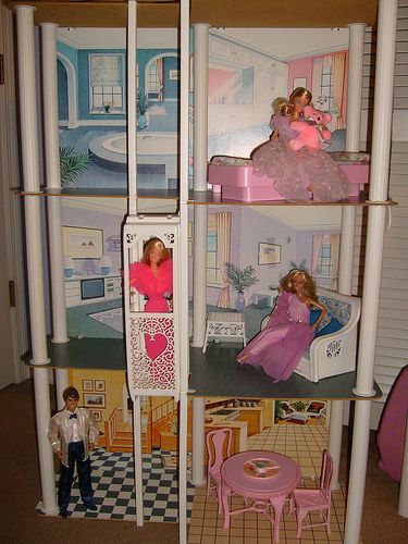 I had this exact house AND that table set with the lazy susan!!!Barbie Townhouse | by Doll_Collector Barbie Townhouse, Dreamhouse Barbie, Furniture Box, Childhood Memories 70s, Im A Barbie Girl, Barbie Dream House, Barbie House, Barbie Dream, Barbie Furniture