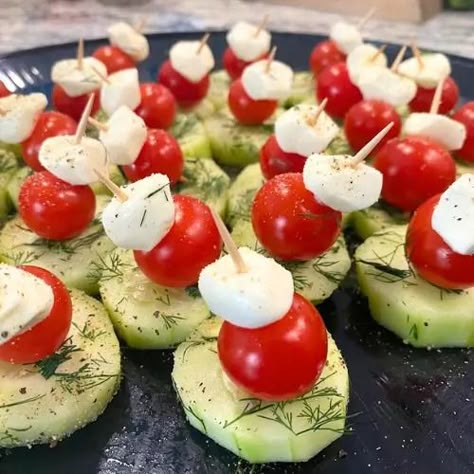 Easy Cucumber Appetizer Bites with Dill and Cherry Tomatoes Cucumber Stuffed Cherry Tomatoes, Cucumber Tomato Appetizer Bites, Cucumber Cherry Tomato Appetizer, Mini Cucumber Appetizers, Cherry Tomatoes Appetizers, Cherry Tomato Appetizers, Stuffed Cucumbers, Cucumber Bites Appetizers, Tomato Appetizers