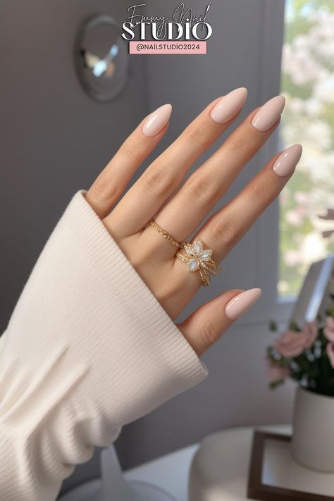 Minimalist Nail Design, Nails Timeless, Tip Almond Nails, French Tip Almond Nails, French Tip Almond, Fall Almond Nails, Classic French Tip, Almond Shaped Nails Designs, Almond Nails Pink