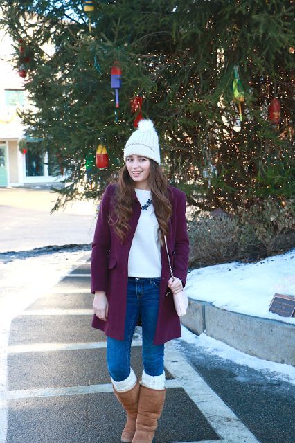 Adorable winter outfit // how to wear a beanie, ugg boots outfit, burgundy coat outfit Maroon Puffer Jacket Outfit, Burgundy Puffer Jacket Outfit, Winter Coat Ideas, Burgundy Coat Outfit, Burgundy Puffer Jacket, Maine Christmas, Maroon Coat, Coat Ideas, Burgundy Coat