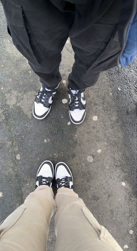 Couple Shoe Pictures, Couple Shoes Pictures, Beautiful Mistakes, Converse Aesthetic, Eksterior Modern, Best Friend Pictures Tumblr, Pretty Shoes Sneakers, Couple Shoes, Girls Mirror