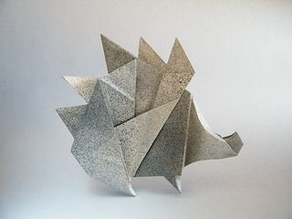 Hedgehog - Sergey Yartsev. From a square of painted kraft Origami Hedgehog, Hedgehog Craft, Origami Diagrams, Origami Paper Art, Money Origami, Origami Design, Origami Art, Paper Folding, Animal Figures