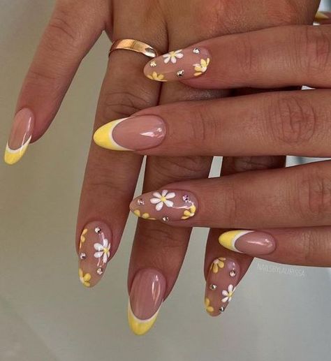 Yellow Nails: Yellow nails design Yellow nails Daisy nails FLower nails Spring break nails Spring nails Ballerina Halloween, Nails Daisy, Press On Nails French, Simple Nails Design, Almond Flower, Bee Nails, Yellow Nail Art, Nails Flower, Yellow Nails Design