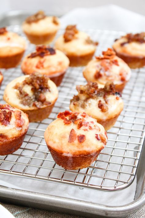 Pancake Bites are a favorite breakfast made into a mini muffin. Baked with maple syrup, sausage or bacon, and topped with a maple glaze. Mini Breakfast Food, Maple Bacon Pancakes, Mini Pancake Muffins, Simple Pancake, Pancake Cups, Banana Bread Baked Oatmeal, Bacon And Sausage, Muffin Cups Recipes, Cheese Curd