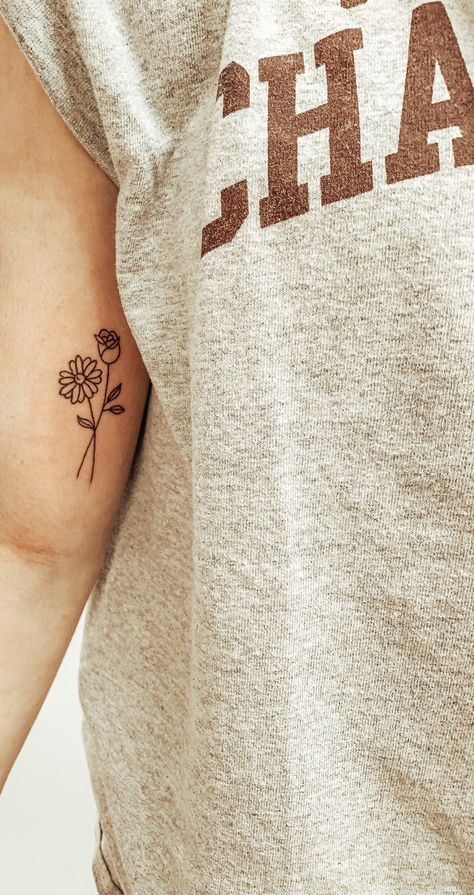 Grandma Rose Tattoo, Daisy And A Rose Tattoo, Tulip Rose Daisy Tattoo, Minimalist Tattoo For Family, Self Love Minimalist Tattoo Small, Rose And Daisy Tattoo Design, Rose And Aster Tattoo, Simple Sunflower Bouquet Tattoo, Daisy And Roses Tattoo