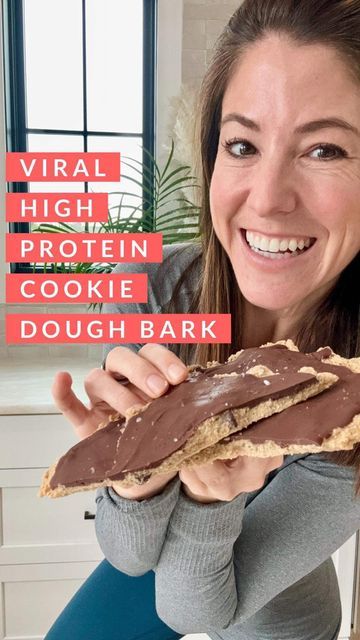 Cookie Dough Bark Recipe, Cookie Dough Bark Healthy, Easy Protein Cookie Dough, High Protein Cookie Dough Bark, Protein Cookie Dough Bark, Holly Hillyer, Protein Bark, Viral High Protein Cookie Dough Bark, Protein Cookie Dough No Peanut Butter