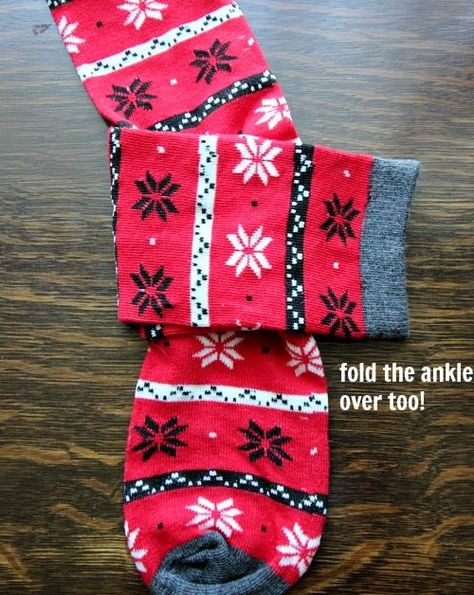 How to Properly Fold Socks - The Creek Line House Sock Folding, Clothes Organization Small Space, Folding Socks, Marie Kondo Organizing, How To Fold Towels, Folding Laundry, Dresser Storage, How To Fold, Marie Kondo