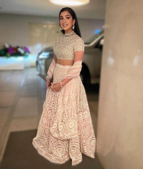 Anant Ambani's GF, Radhika Merchant Dons A Pastel Pink Abu Jani And Sandeep Khosla Lehenga Sonam Kapoor Wedding, भारतीय दुल्हन संबंधी, Radhika Merchant, Anant Ambani, Orange Lehenga, Mukesh Ambani, Nita Ambani, Organza Lehenga, Indian Outfits Lehenga