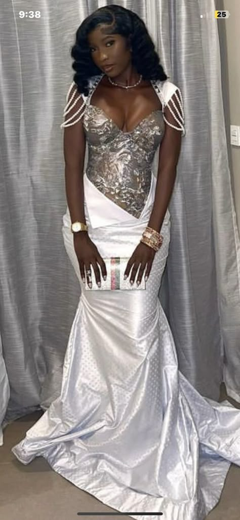 Eid Bazin, Senegalese Dresses, Nigerian Clothing, Eid Outfit Ideas, African Bazin, African Dress Styles, Nigerian Outfits, Print Dress Designs, Girl Prom