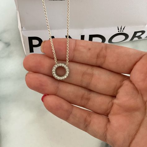 Circle pendant necklace