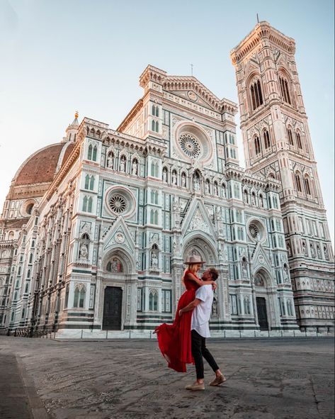 Duomo Florence Photo Ideas, Engagement Photos In Florence Italy, Firenze Photo Ideas, Stylish Hats For Women, Italy Trip Planning, Florence Italy Travel, Piazza Del Duomo, Gigi Pip, Arno River