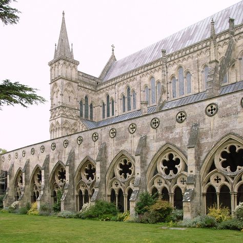 Salisbury England, Salisbury Cathedral, Gothic Cathedrals, Cathedral Architecture, Gothic Church, Sacred Architecture, Scenic Photography, Old Churches, The Cloisters