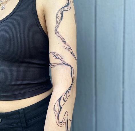 Back And Grey Tattoo, Shoulder To Hand Tattoo, Tattoo Thick Lines, Wavy Liquid Tattoo, Abstract Spine Tattoo, Cool Snake Tattoos, Wavy Line Tattoo Arm, Abstract Snake Tattoo, Wavy Abstract Tattoo