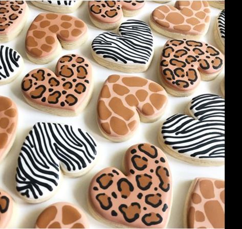 Girls Cheetah Birthday Party, Wild One Birthday Party Girls Diy, Wild One Birthday Girl, Cheetah Birthday Party, Cheetah Birthday, Third Birthday Girl, Safari Cookies, Jungle Thema, 2nd Birthday Party For Girl