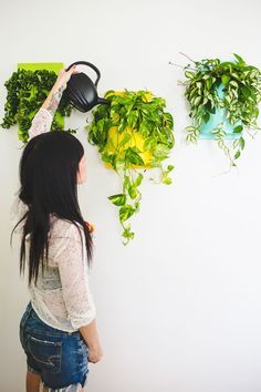 Wall Planter Diy, Diy Wall Planter, Diy Jardin, Wall Planters Indoor, Diy Hanging Planter, Planter Diy, Wall Planters, Upcycle Decor, A Beautiful Mess