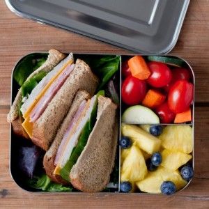 LunchBots Bento box - trio. Perfect for a litterless school lunch. Fits a sandwich and two snacks, such as fruit and vegetable sticks or a salad. Healthy School Lunches, Easy Healthy Lunches, Makanan Diet, Lunch Containers, Lunch Meal Prep, Small Meals, Idee Pasto Sano, Easy Meal Prep, Lunch Snacks