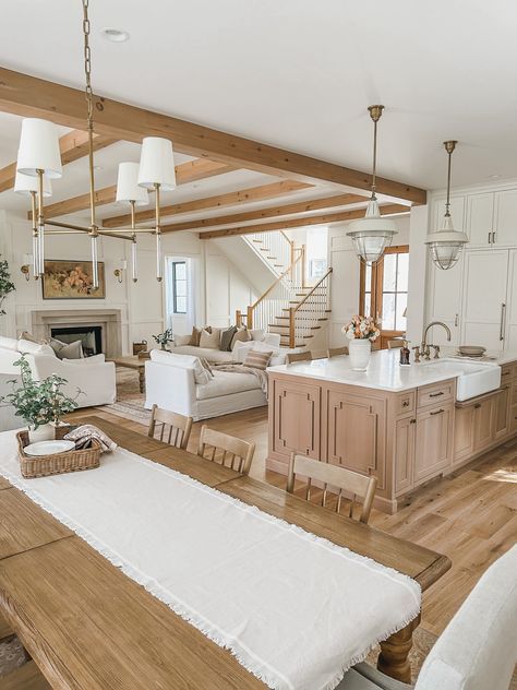 American Farmhouse Style Interior, Colonial Home Interior, Trendy Kitchen Design, Modern Traditional Home, Bedrooms For Couples, Minimalist Living Room Ideas, Living Room Minimalist, Dream Apartment Decor, Bedroom Decor Inspiration