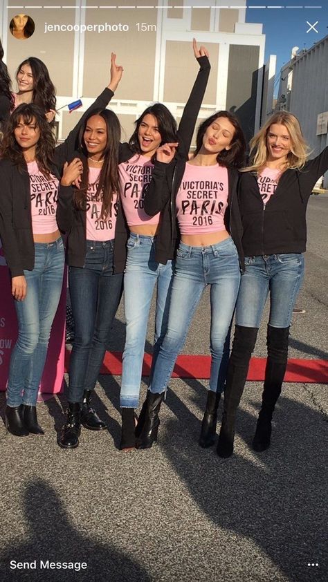 Light Girls, Victoria Secret Models, Victoria Secret Outfits, Vs Fashion Shows, Vs Models, Hadid Style, Model Aesthetic, Victorias Secret Models, Victoria Secret Angels