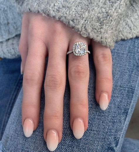 Round Nail Shape, Oval Nails Designs, Engagement Nails, Pink Engagement Ring, Party Nails, Bride Nails, Simple Engagement Rings, Dark Nails, Short Nail Designs