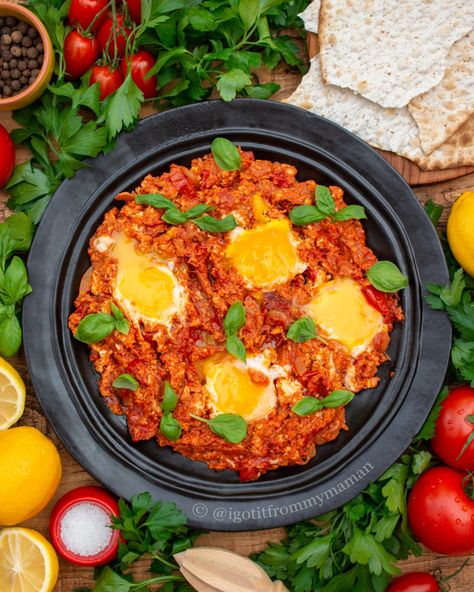 Tomato Breakfast, Persian Recipes, Tomato Dishes, Omelets Recipe, Persian Cuisine, Omelette Recipe, National Dish, Sour Taste, Easy Eggs