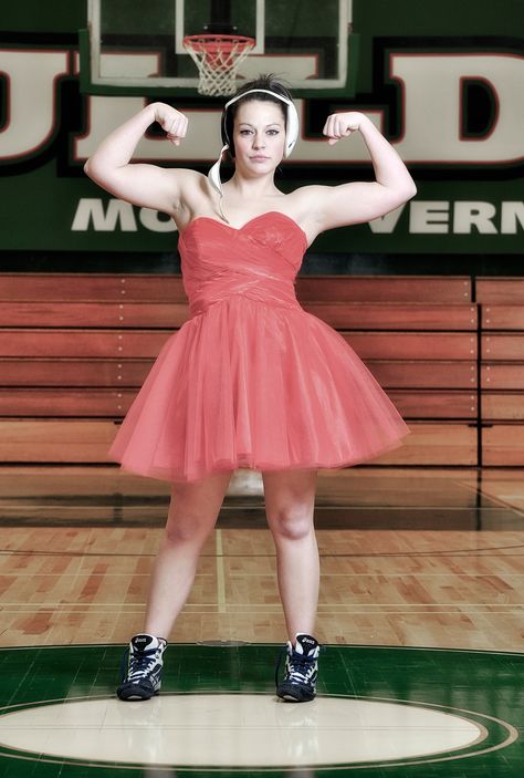 I love this. Female wrestler senior picture Wrestling Prom Pictures, Girls Wrestling Quotes, Wrestling Senior Pictures Female, Senior Picture Ideas Wrestling, Wrestling Picture Ideas, Wrestling Poses, Wrestling Photography, Wrestling Senior Pictures, Twin Senior Pictures