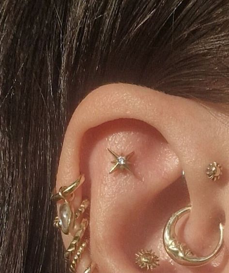 Single 14K Solid Gold Stud Earring, Diamond Star Solid Gold Stud Earring, Tiny Star Stud for Earlobe, Upper Earlobe & Conch - Etsy Ear Piercing Inspo Gold, Star Ear Piercings, Star Earrings Aesthetic, Conch Jewellery, Gold Ear Piercings, Ear Setup, Stud Aesthetic, Gold Earrings Aesthetic, Piercings Ear Conch