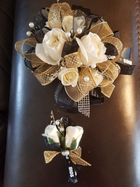 Gold Corsage Prom, Black And Gold Prom, White Jeans For Men, White Tuxedo Wedding, Prom Flowers Bouquet, Gold Corsage, Black Corsage, Prom Flowers Corsage, White Corsage