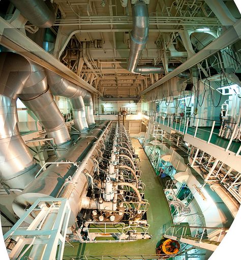 Engine room of Container Ship Mechanic Engineering, Marine Diesel Engine, Mechanical Animals, Container Ship, Ship Building, Marine Engineering, Engine Room, Panoramic Photography, Merchant Marine