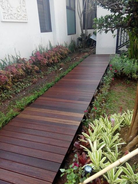 Wooden Front Walkway, Multi Color Deck Stain Ideas, Decked Pathway, Wooden Walkways Pathways, Deck Walkway, Decking Garden, Meandering Path, Wooden Decking, Tools Tattoo