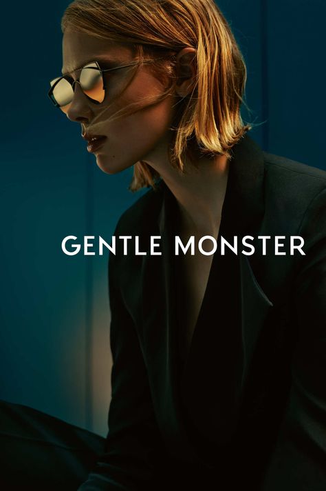 Gentle Monster opened its first U.S. flagship store in Soho. Dark Fashion Photography, Sunglass Photoshoot, Korean Sunglasses, Eyewear Photography, Hassan 2, Eyewear Campaign, Studio Photography Fashion, Hood By Air, Korean Brand