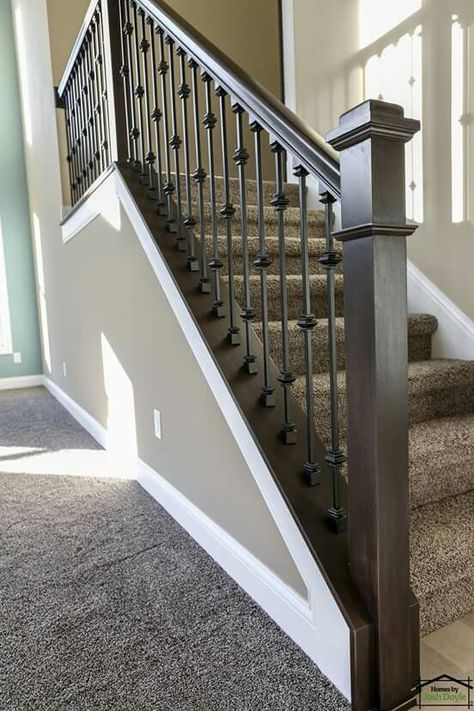 Stair Railing Makeover, Entryway Stairs, Modern Stair Railing, Staircase Railing Design, Handrail Design, Lake House Kitchen, Stair Railing Design, Staircase Makeover, Stair Remodel