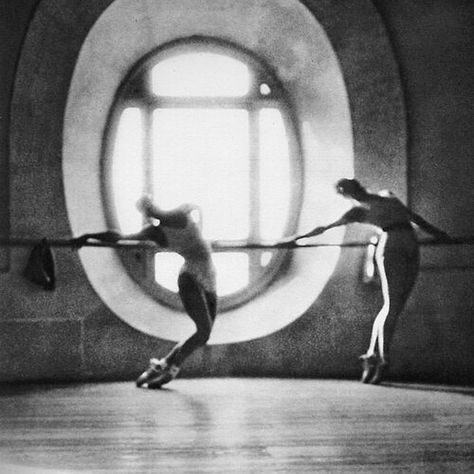 @balletoperadeparis #1950 #parisoperaballet https://www.facebook.com/benjamin.millepied Ballet Room, Opera Ballet, Paris Opera Ballet, Robert Doisneau, Dance Movement, Ballet Beautiful, Modern Dance, Dance Art, Lets Dance