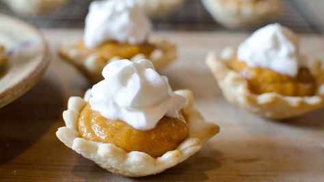 Make fall favorite pumpkin pie into bite-sized desserts! With just five ingredients and 25 minutes you’ll have tasty little pumpkin pies to share. Tarts Mini, Mini Pumpkin Pies Recipe, Food Suggestions, Thanksgiving Dinners, Fall Pies, Thanksgiving Gathering, Mini Pumpkin Pies, Easy Pumpkin Pie, Pumpkin Pies