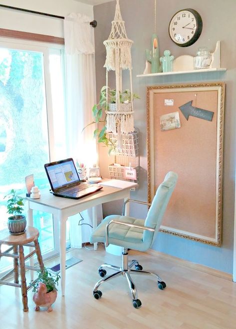 How to create a small office space when you have no space! Home Office Masculine, Zen Office, Small Office Space, Tiny Office, Cool Office Space, Mini Office, Work Office Decor, Small Space Office, Cozy Home Office