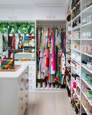 Closet Goals Walk In, Mcm Closet, Closet For Dresses, Aesthetic Closets, Fall Aesthetic Decor, Fall Room Inspiration, Cornue Range, Fall Room Decor Ideas, La Cornue Range