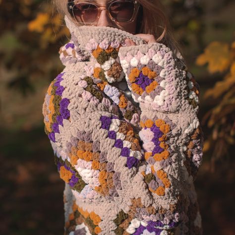 Square Sweater Crochet, Crochet Wardrobe, Crochet Pattern Granny Square, Crochet A Granny Square, Pattern Granny Square, Granny Square Häkelanleitung, Motifs Granny Square, Square Sweater, Sewing Sleeves