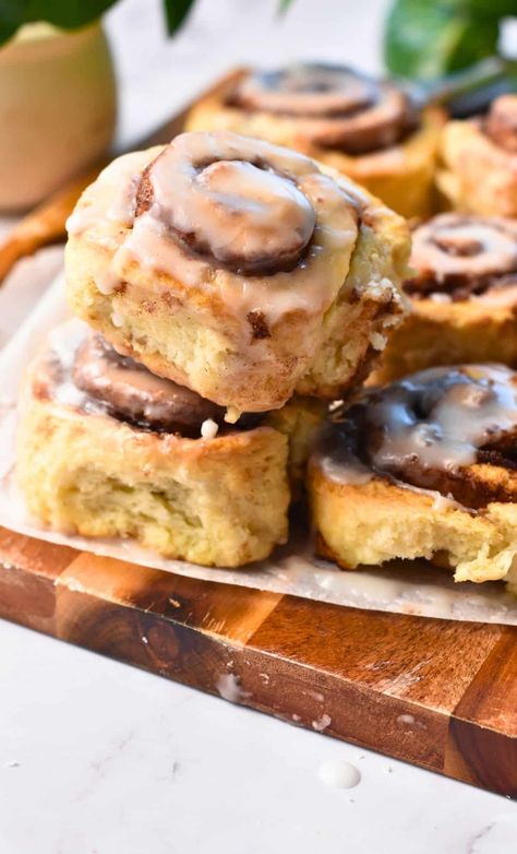 No Yeast Cinnamon Rolls, Cinnabon Rolls, Dairy Free Bread, Recipes With Yeast, Clean Breakfast, Vegan Cinnamon Rolls, Best Cinnamon Rolls, Vegan Christmas Recipes, Lunch Appetizers