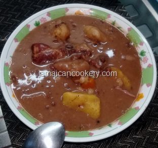 Jamaican Red Peas Soup, Jamaican Carrot Cake Recipe, Jamaican Red Pea Soup Recipe, Red Pea Soup, Peas Soup Recipe, Soup Jamaican, Red Peas Soup, Jamaican Soup, Trotters Recipe