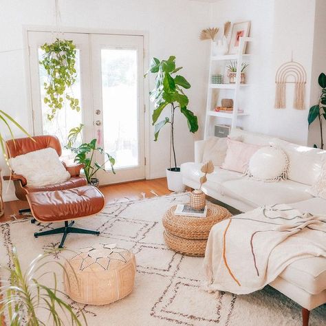 Erika Carlock (@erikacarlock) • Instagram photos and videos Single Lady Bedroom Ideas Cozy, Pastel Boho Room, Feminine Boho Living Room, Boho Cottage Living Room, Living Room Refresh, Single Lady, Future Space, Project House, Vintage Style Rugs