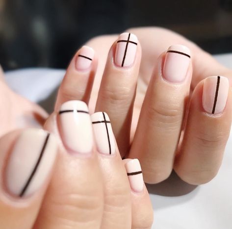 Line Nail Designs, Classy Nail Art Ideas, Emerald Nails, Classy Nail Art, Line Nail Art, Geometric Nail Art, Nagellack Trends, Minimalist Nail Art, Lines On Nails