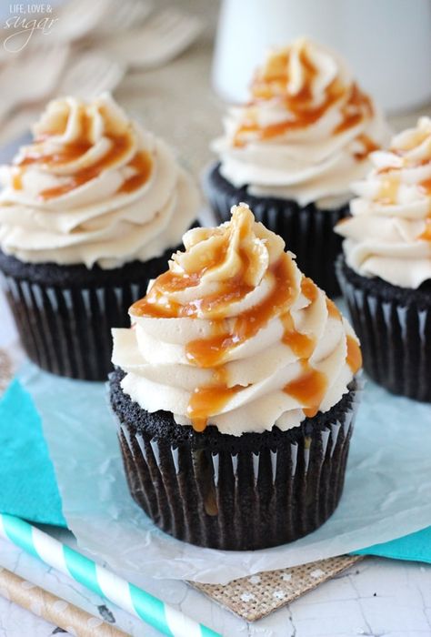 Kahlua Chocolate Cupcakes with a Salted Caramel Drizzle! So moist and delicious! Boozy Cupcakes Recipes, Life Love And Sugar, Kahlua Recipes, Boozy Cupcakes, Caramel Buttercream, Boozy Desserts, Torte Cupcake, Happy Food, Caramel Recipes