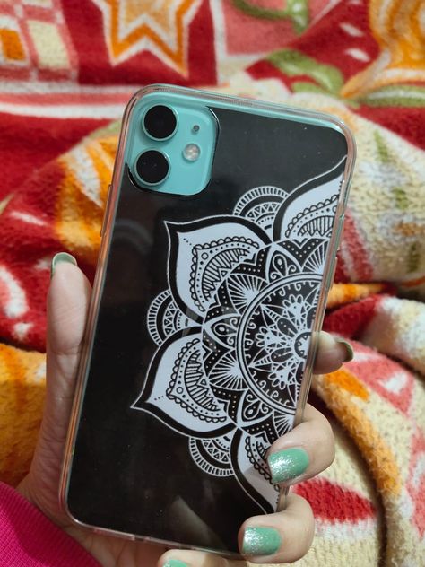 DIY phone cover- Mandala design #mandala #cover #phone Mandala Art On Phone Cover, Mandala Phone Cover, Mandala Art Phone Case, Homemade Mobile, Mandala Phone Case, Mandala Case, Travel Doodles, Back Cover Design, Phone Case Diy Paint