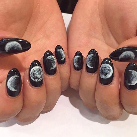 Lunar Eclipse Nails, Moon Cycle Nails, Moon Phases Nail Art, Phases Of The Moon Nails, Solar Eclipse Nails Design, Moon Phase Nail Art, Full Moon Nails, Silver Moon Nails, Moon Phases Nails